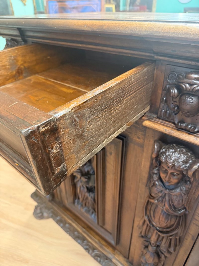 Monumentale Credenza Rinascimentale in Noce con Stemma Famiglia Chigi - Foto 8