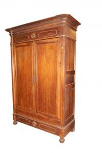 Large Louis Philippe style wardrobe from the 1800s in walnut wood