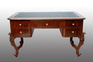 Antique Neapolitan Louis Philippe desk in mahogany feather with chiselled leather top. 19th century period.