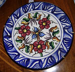 Plate with multicoloured flowers