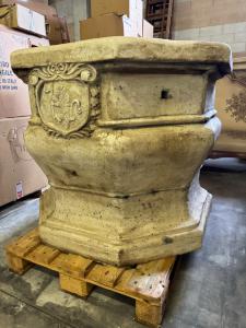 Well in Asiago Biancone marble 1.10 m by 93H