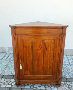 Eckschrank, niedriger Eckschrank. 87L x 48T x 109H 60 Seitenlänge