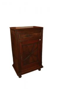 Französischer Schrank/Buffet im rustikalen Stil aus dem 19. Jahrhundert