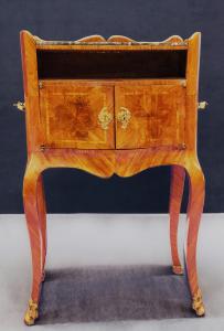 Louis XIV bedside table veneered and inlaid with the typical quatrefoil motif, Genoa, first half of the 18th century