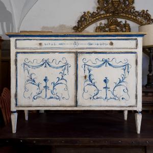 Credenza in gattice con laccatura