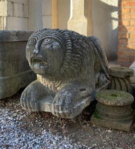 Leone in marmo di Carrara