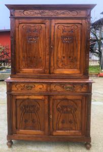 credenza a due corpi