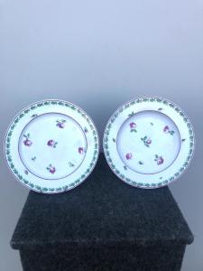 Pair of porcelain plates with rose decoration. Doccia-Ginori manufacture.