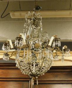LAMP219 - Kronleuchter mit Kristallen, 19. Jahrhundert, Umfang 80 cm x H 100 cm