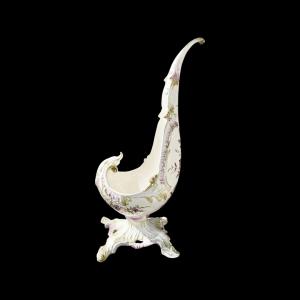 Earthenware 'helmet' vase with Rocaille motifs, 4-footed base and floral decoration. Bassano.