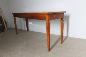 Elegante , Antico tavolo fratino Luigi XVI noce Toscano . 