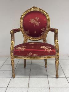Poltrona Napoleão III em madeira entalhada e dourada