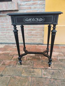 Incantevole Toeletta Petineuse in legno ebanizzato ed intarsi in materiali chiari