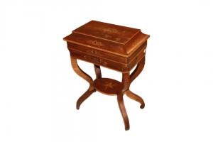 French Charles X dressing table in Rosewood embellished with rich inlays