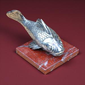 Pesce in Argento su Base in Marmo Rosso - XX Secolo 