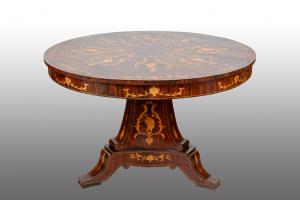 Mesa antiga Siciliana em madeira exótica preciosa com incrustações de intarsio em ácer. Período século XIX.