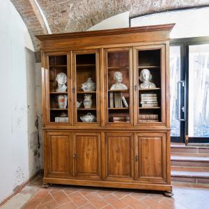 Librería de dos cuerpos de nogal