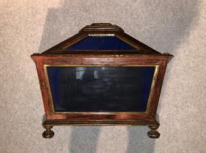 Lacquered wood display case with gilded profiles. Original blown glass.