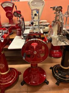 Affettatrice Berkel modello 9h con piedistallo 