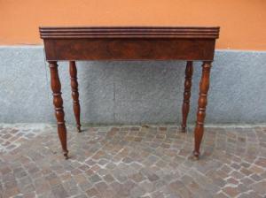MESA DE JOGO ESTILO IMPÉRIO EM PLUMA DE MOGNO, ÉPOCA SÉCULO XIX, cm C86xL43xA74