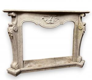 CHM599 - Carrara white marble fireplace, complete with base, 18th/19th century, measures cm L 148 x H 101 x D 40