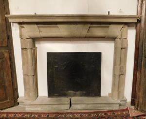 CHP275 - Precious antique stone fireplace, 17th century, from central Italy, dimensions cm W 245 x H 186 x D35