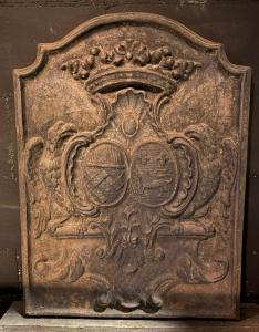P246 - Cast iron fireback plate, measures cm W 54 x H 74