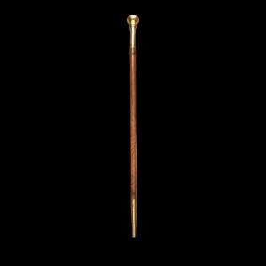 Zeremonienstab 'Compagnon' mit Bronzeknauf mit eingraviertem Symbol und Malakka-Rohr.