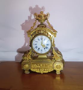 OROLOGIO A PENDOLO IMPERO IN BRONZO DORATO PRIMI DEL XIX SECOLO 