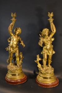 Coppia di candelieri in bronzo con allegorie, Ernest Rancoulet (Bordeaux 1842 - Bordeaux 1905) Firma su retro 'Rancoulet'