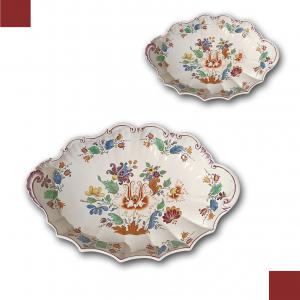 PAIR OF GINORI PORCELAIN TRAYS SECOND HALF OF THE 18TH CENTURY
