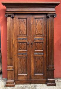 Porta del 1700, con chiambrana