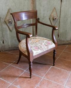 Poltrona in legno di noce