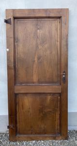 Porta em nogueira