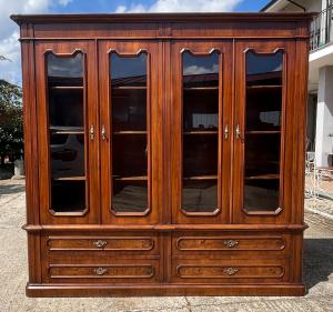 Großes Bücherregal aus Nussbaum