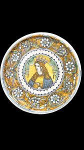 Majolica cutting board plate with a floral decorated edge and a central round with a queen figure. Chigi manufacture. San Quirico d’Orcia.