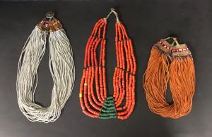 Três colares Naga