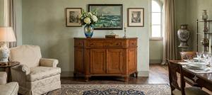 Canted cherry sideboard - Veneto - 18th century.