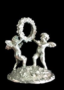 Serie di sei segnaposti in argento con putti.Italia.