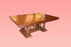 Grande mesa retangular de nogueira com base ricamente decorada do século XIX