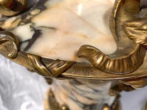 Par de jarrones de mármol y bronce dorado. Fundición Susse Frères, París, siglo XIX. - Foto 9