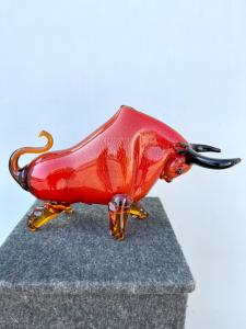 Toro in vetro sommerso con inclusioni foglia oro.Manifattura Seguso.Murano.