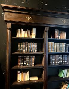 LIB168 - No. 3 of 5 walnut bookcases, 19th century, slightly different dimensions - Foto 8