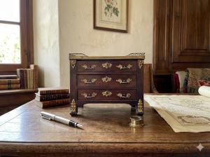3-Drawer Chest Model with Applications - Restoration Included_car 3490