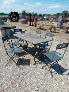 Iron and marble table