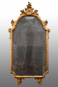 Specchiera antica Luigi XV Napoletana in legno dorato e intagliiato. Periodo XVIII secolo.