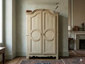 Curved Lacquered Wardrobe with 2 Doors - Restoration Included_car 3459