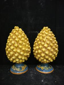 Ceramica di Caltagirone - Coppia di Pigne gialle - H 40 cm - Sicilia - 1954