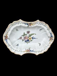 Polychrome majolica basin with floral decoration, Ferniani manufacture from Faenza.