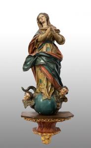 Antike neapolitanische polychrome Holzskulptur, die die Unbefleckte Madonna darstellt. 18. Jahrhundert.